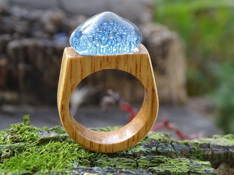  glass-and-wood-ring-g4a921564e_1920.jpg 